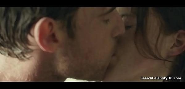 Rose Leslie in Honeymoon 2015